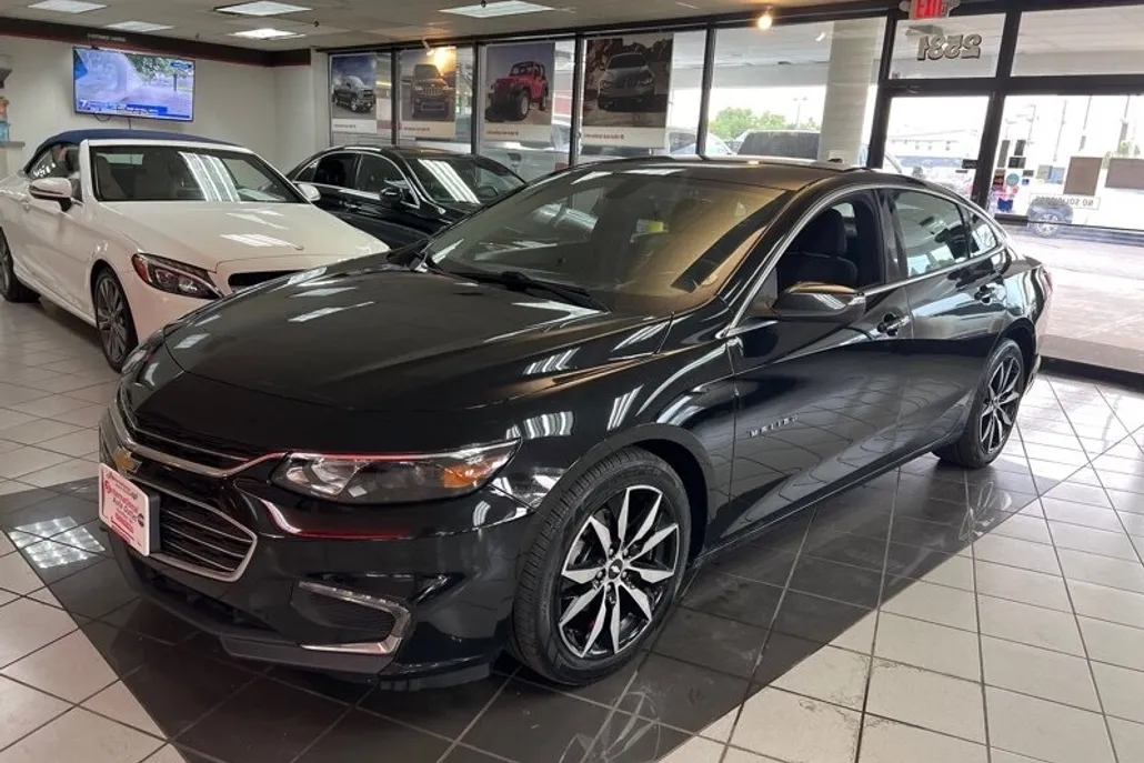 2018 Chevrolet Malibu 1LT photo 1