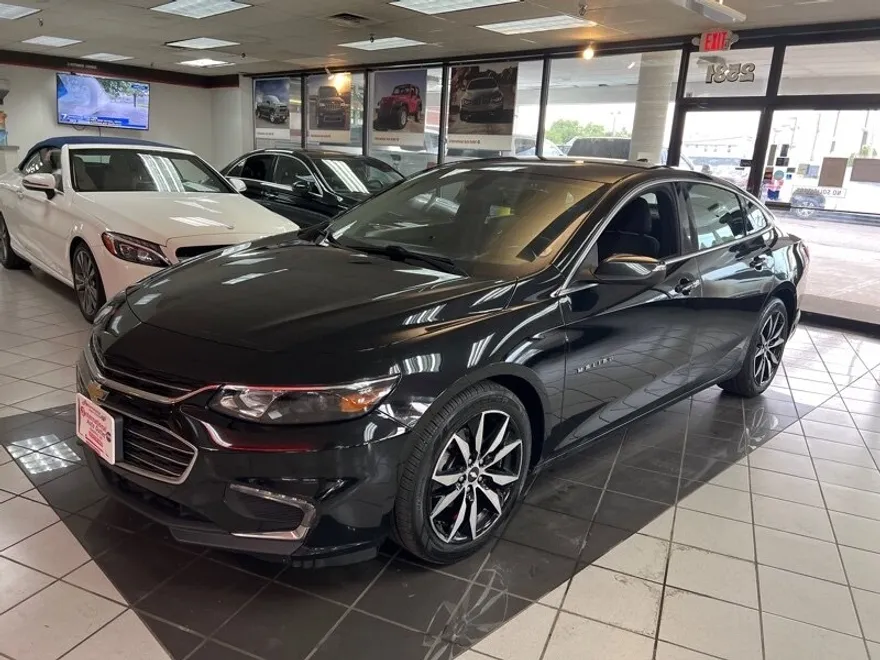 2018 Chevrolet Malibu 1LT photo 1