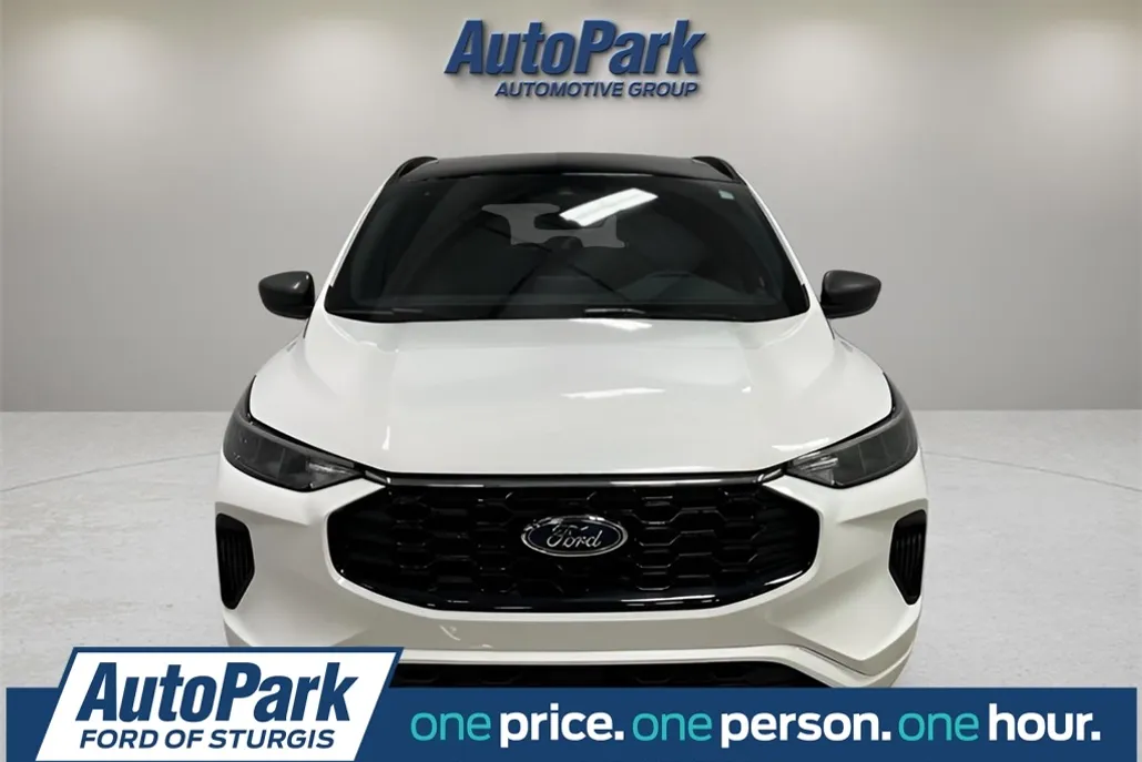 2024 Ford Escape ST-Line photo 1