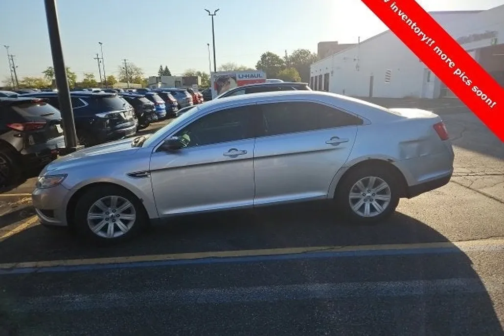 2011 Ford Taurus SE photo 1
