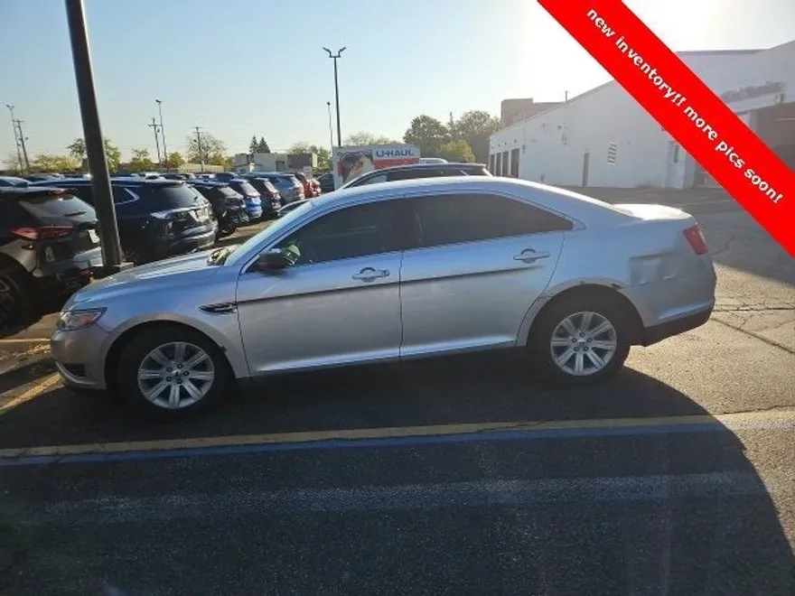 2011 Ford Taurus SE photo 1