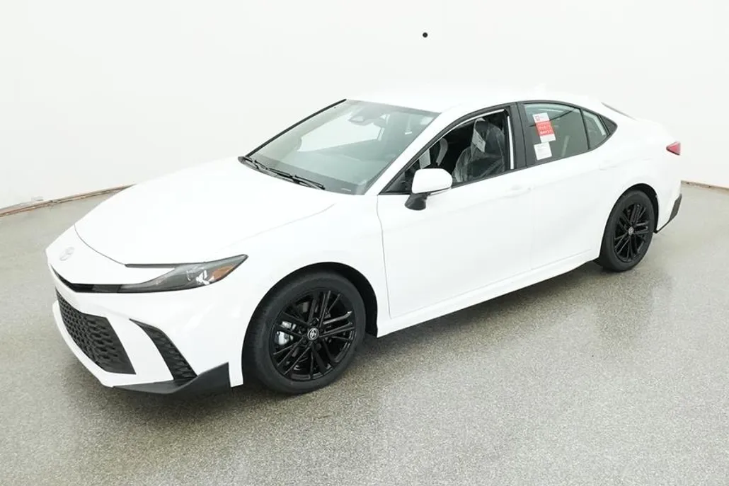 2025 Toyota Camry SE photo 1