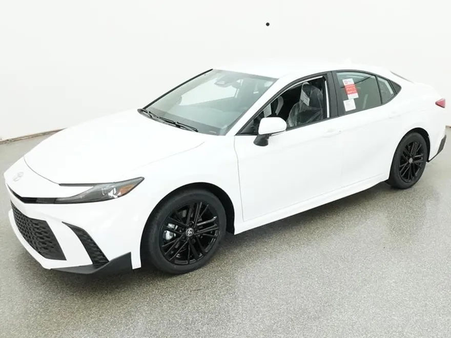 2025 Toyota Camry SE photo 1