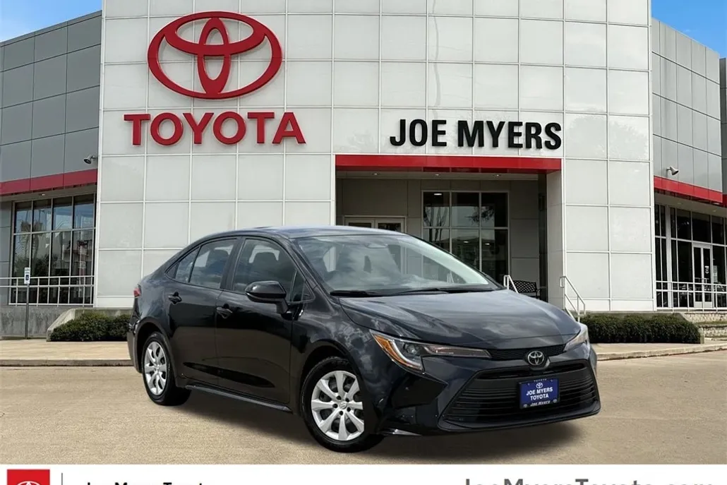 2024 Toyota Corolla LE photo 1