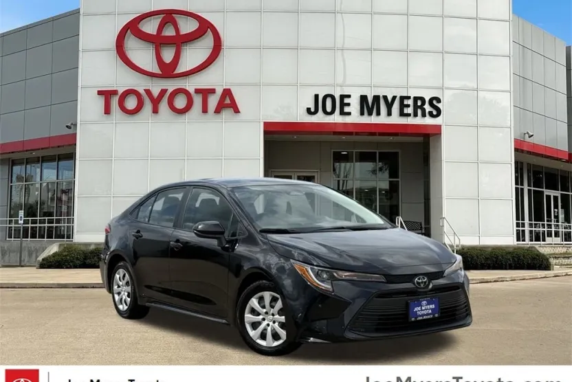 2024 Toyota Corolla LE photo 1