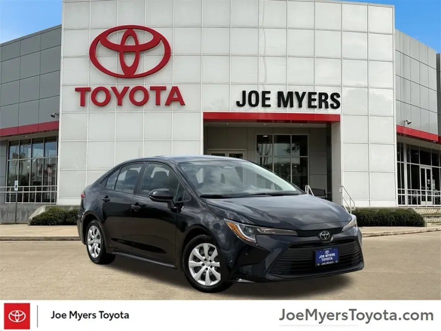 2024 Toyota Corolla LE photo 1