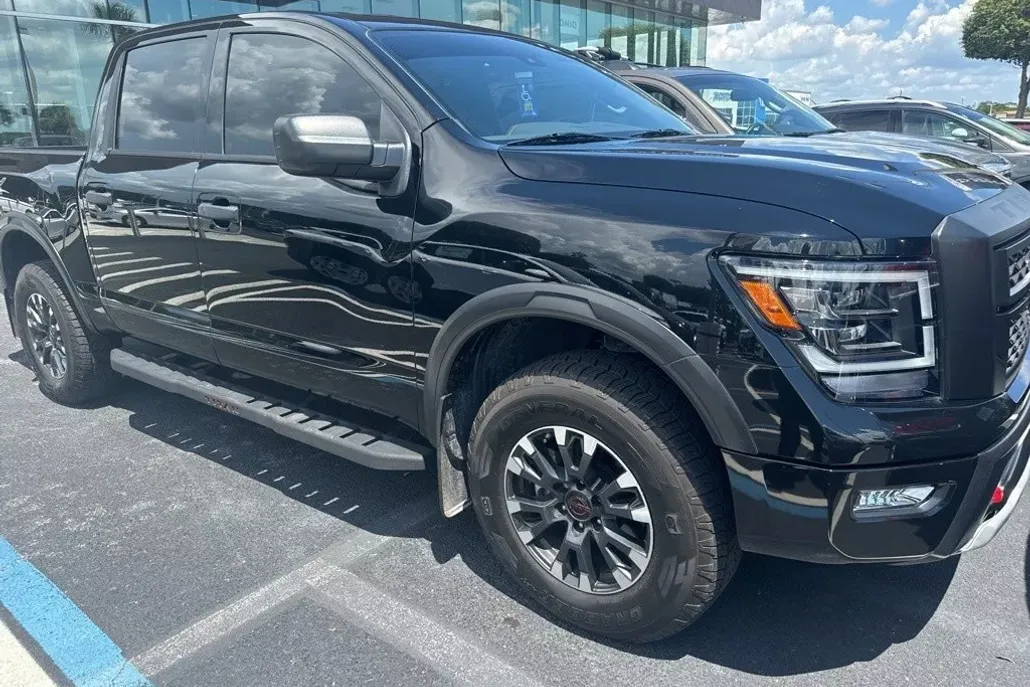 2024 Nissan Titan PRO-4X photo 1
