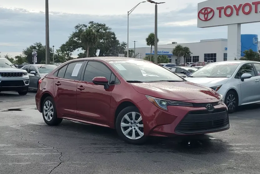 2024 Toyota Corolla LE photo 1
