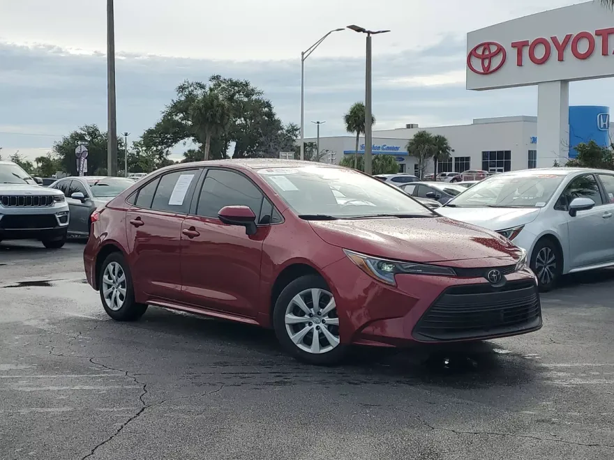 2024 Toyota Corolla LE photo 1