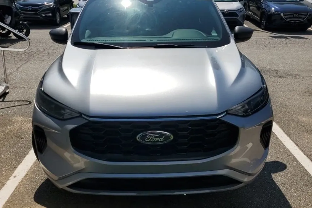 2024 Ford Escape ST-Line photo 1