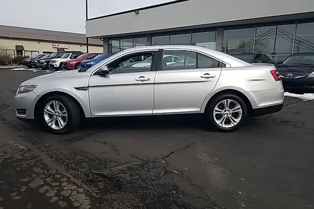 2018 Ford Taurus SEL photo 1
