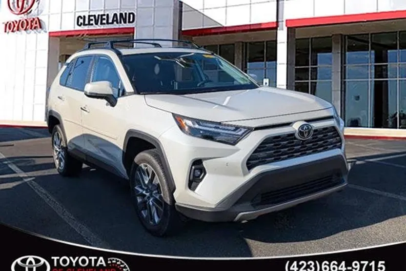 2022 Toyota RAV4 Limited photo 1