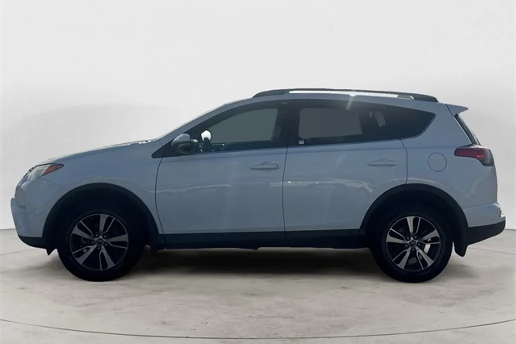 2018 Toyota RAV4 Adventure XLE photo 1
