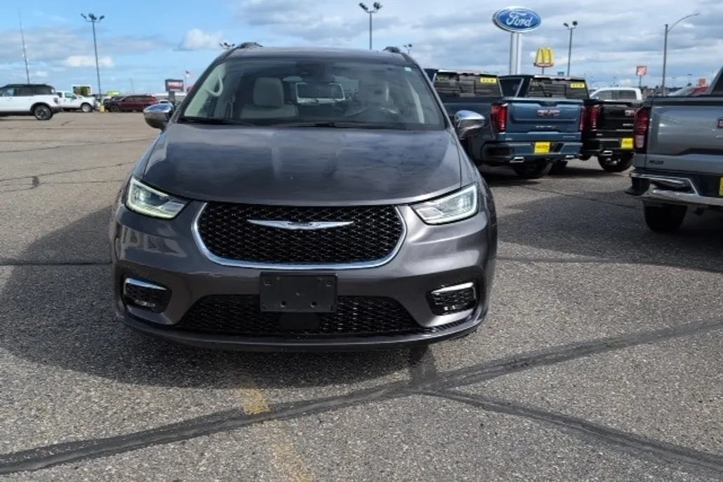 2021 Chrysler Pacifica Limited photo 1