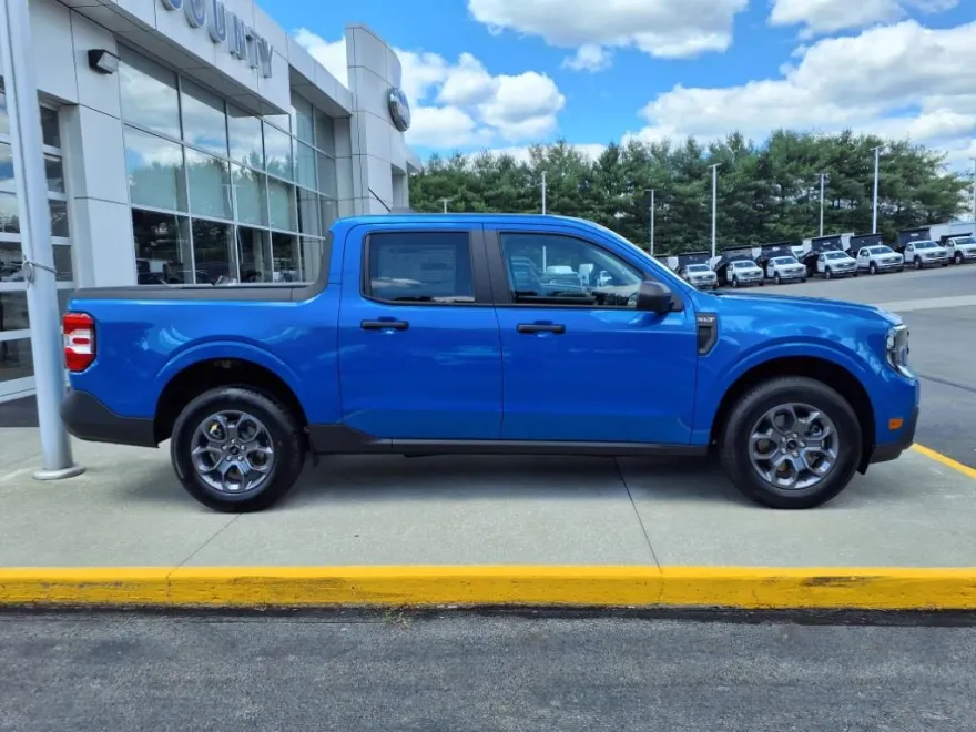 2025 Ford Maverick XLT photo 1