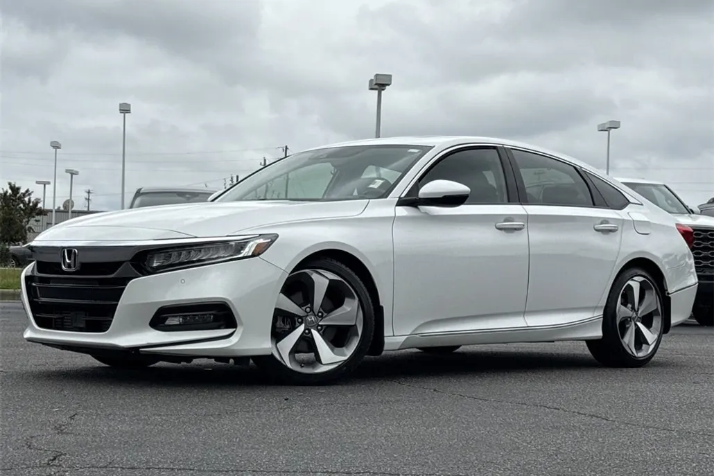 2018 Honda Accord Touring photo 1
