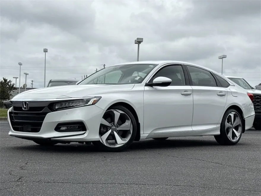 2018 Honda Accord Touring photo 1