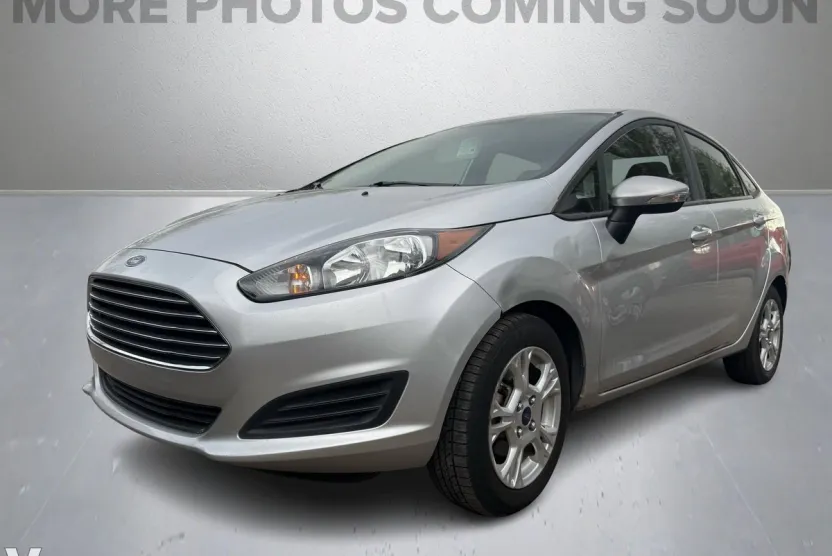 2015 Ford Fiesta SE photo 1