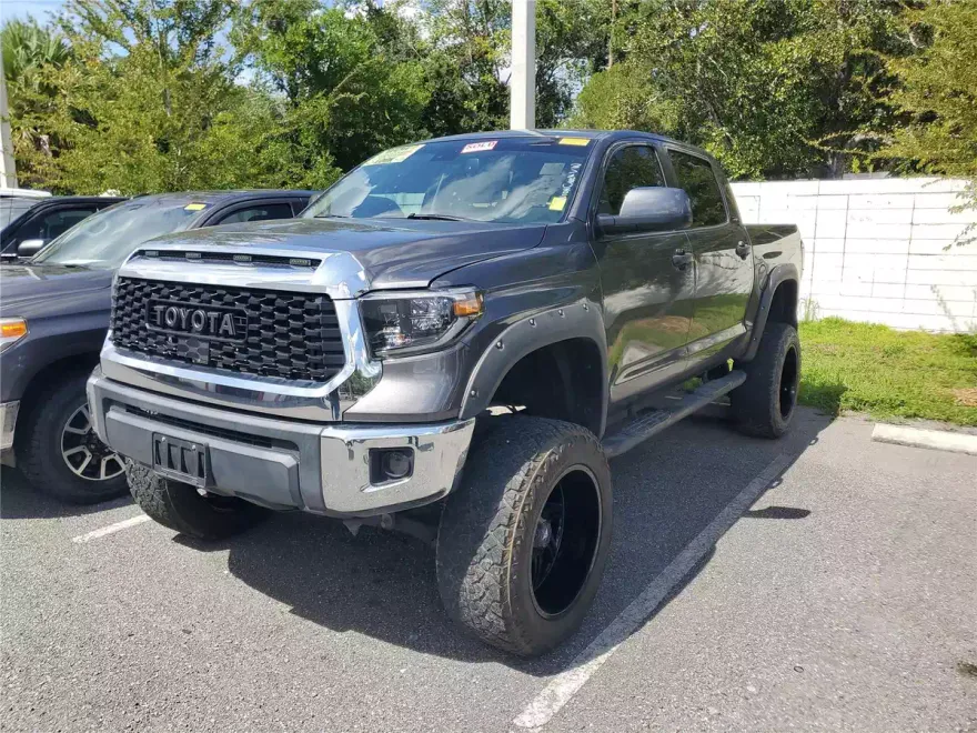 2020 Toyota Tundra SR5 CrewMax photo 1