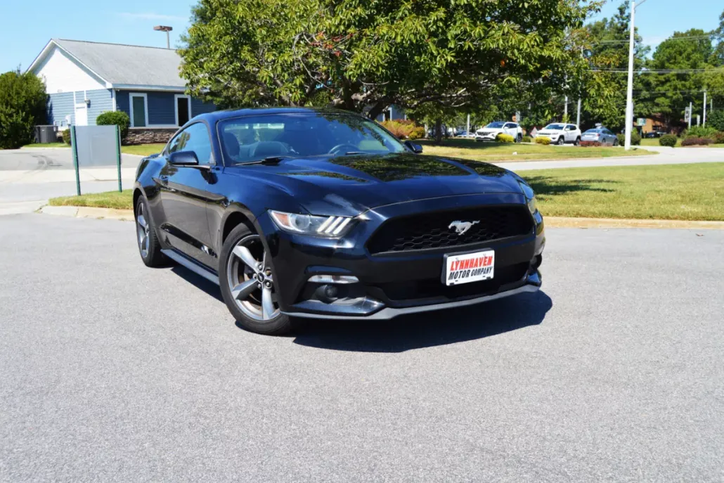 2016 Ford Mustang V6 photo 1