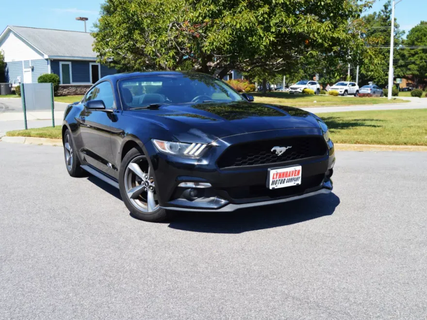 2016 Ford Mustang V6 photo 1