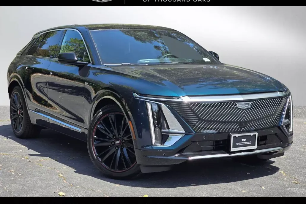 2025 Cadillac Lyriq Luxury photo 1