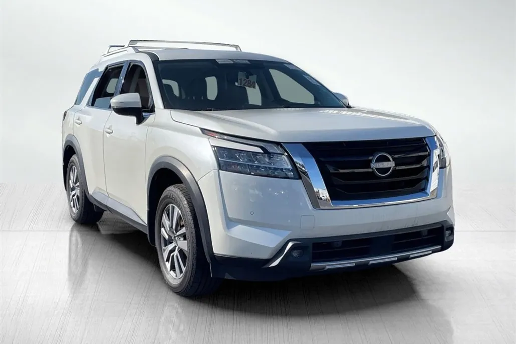 2022 Nissan Pathfinder SL photo 1
