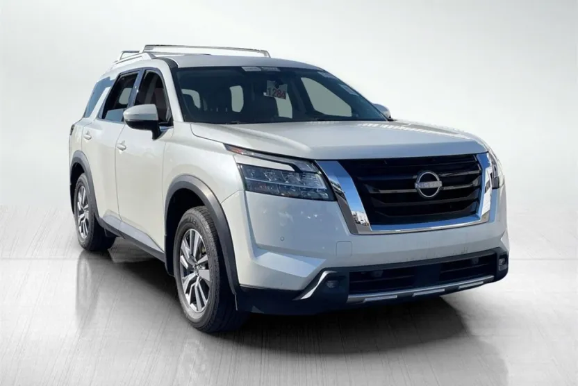 2022 Nissan Pathfinder SL photo 1