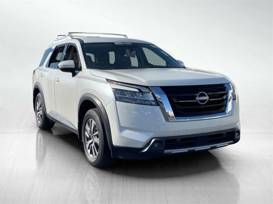 2022 Nissan Pathfinder SL photo 1