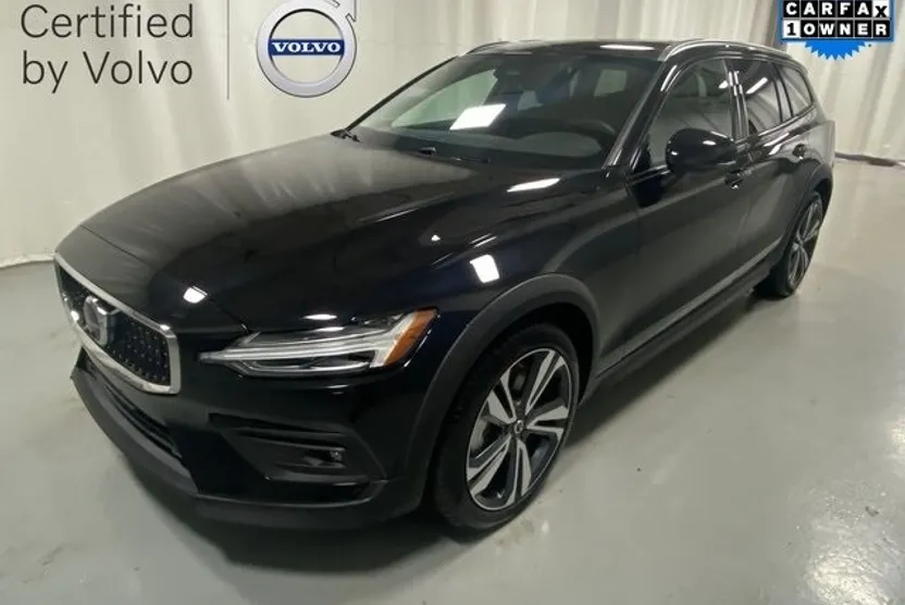 2025 Volvo V60 Cross Country B5 Plus photo 1