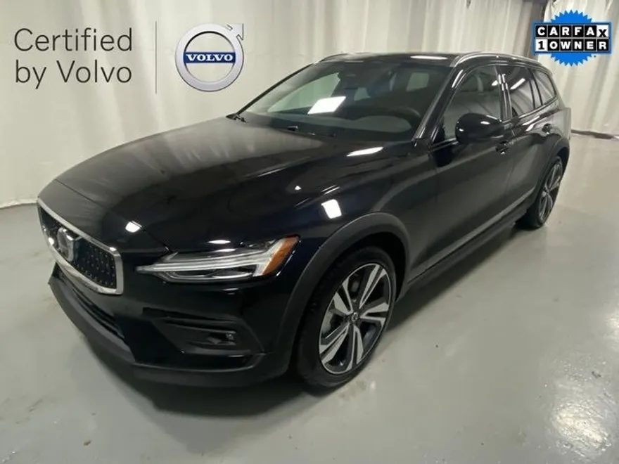 2025 Volvo V60 Cross Country B5 Plus photo 1