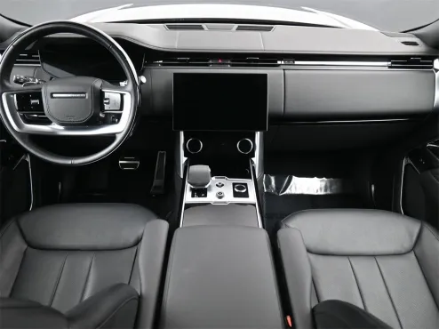 2023 Land Rover Range Rover SE photo 4