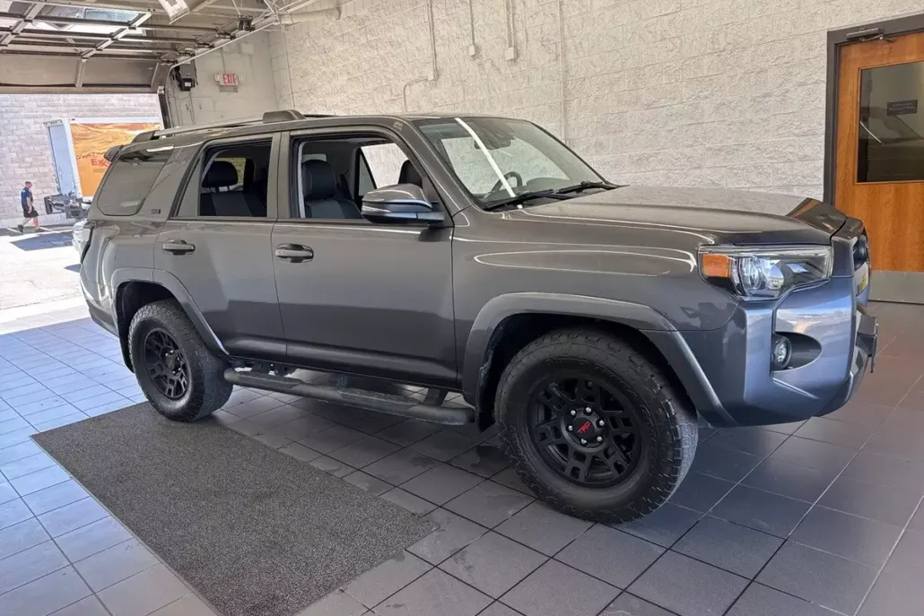 2022 Toyota 4Runner SR5 Premium photo 1