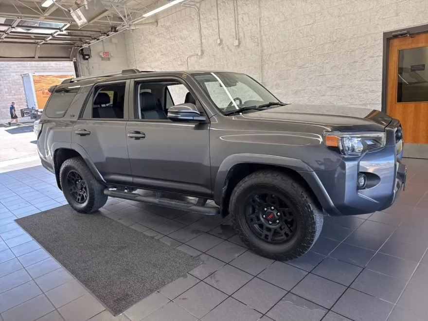 2022 Toyota 4Runner SR5 Premium photo 1