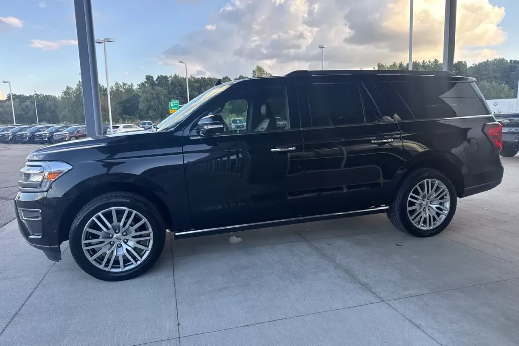 2022 Ford Expedition MAX Limited photo 1