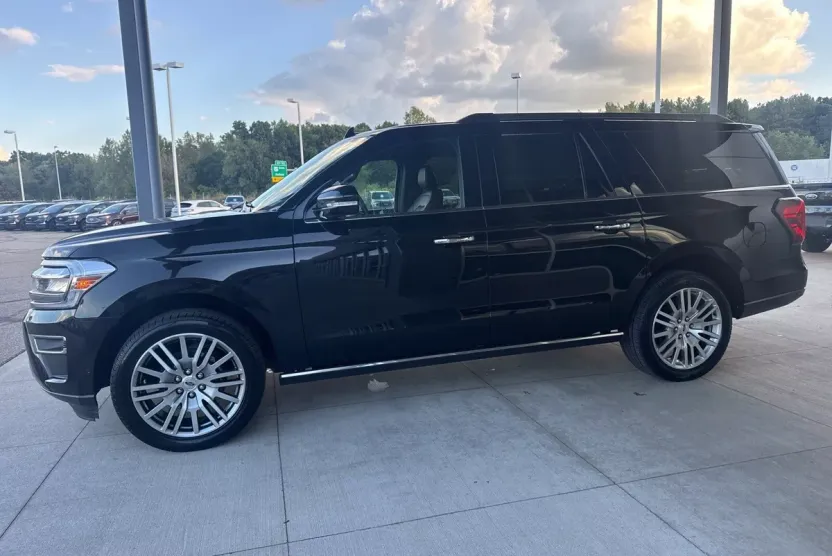 2022 Ford Expedition MAX Limited photo 1