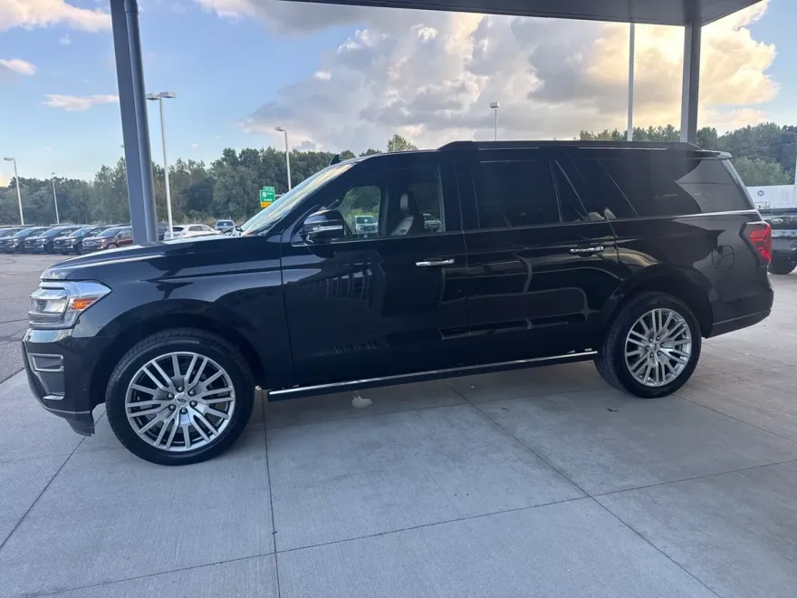 2022 Ford Expedition MAX Limited photo 1