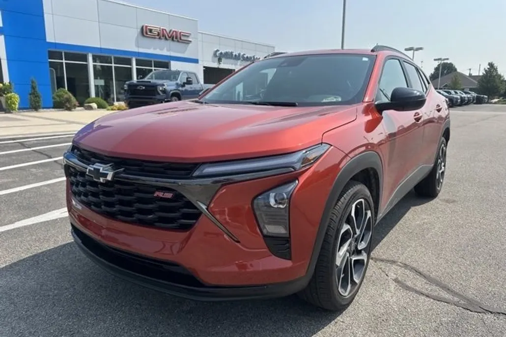 2024 Chevrolet Trax photo 1