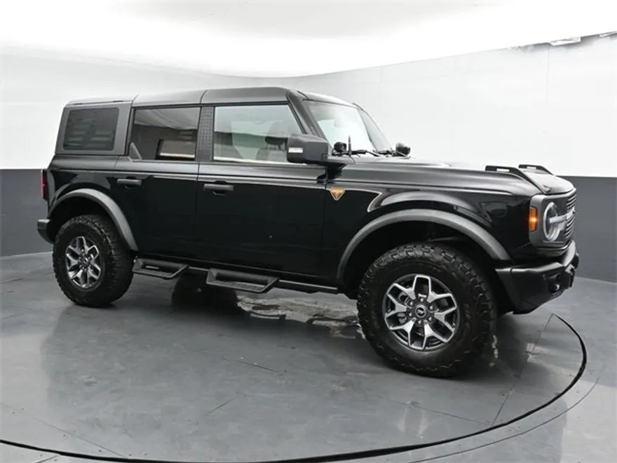 2023 Ford Bronco Badlands photo 1