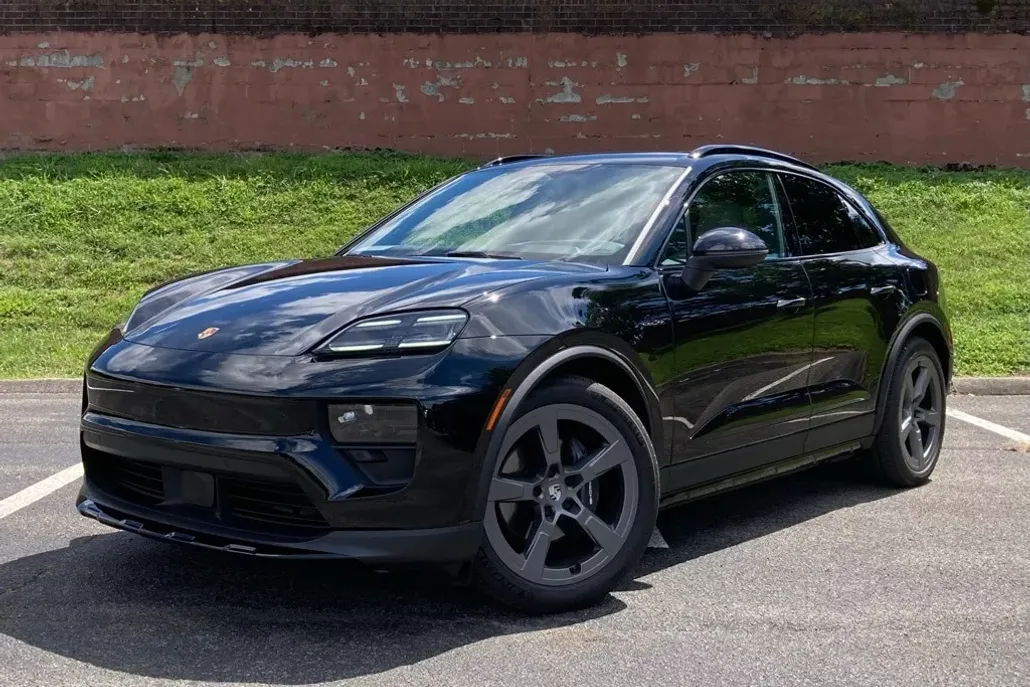 2024 Porsche Macan Electric 4 photo 1