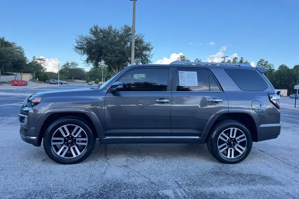 2022 Toyota 4Runner Limited photo 1