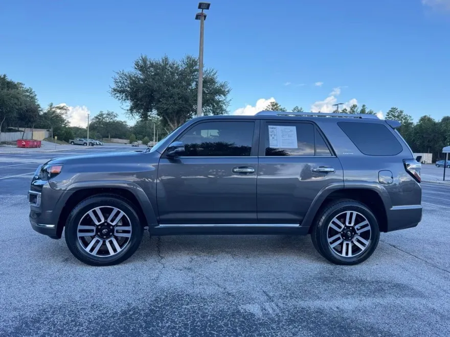 2022 Toyota 4Runner Limited photo 1