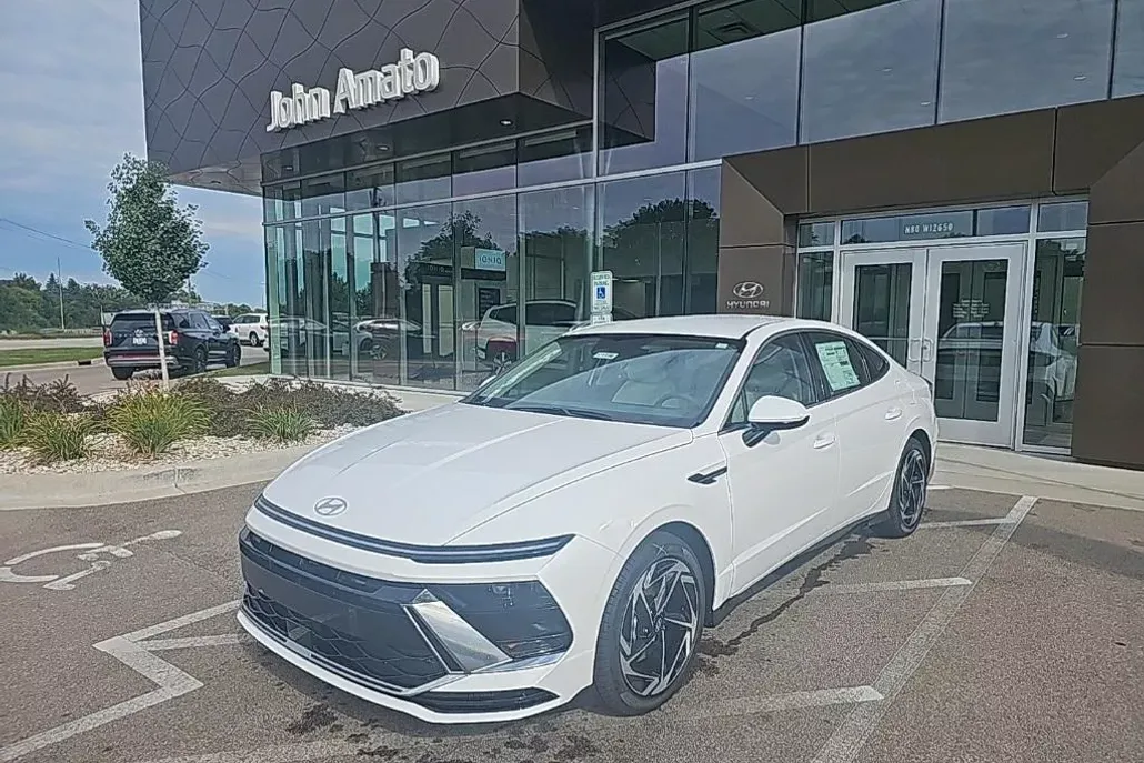 2026 Hyundai Sonata SEL Sport photo 1
