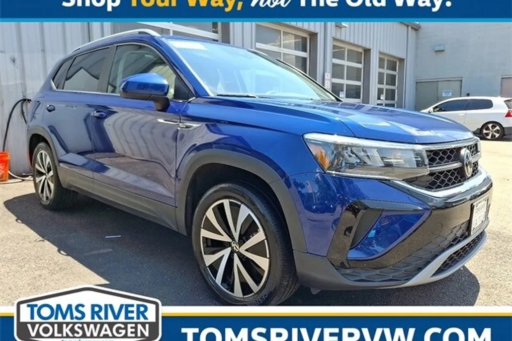 2023 Volkswagen Taos SE photo 1