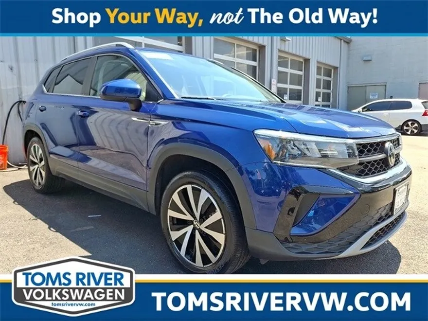 2023 Volkswagen Taos SE photo 1