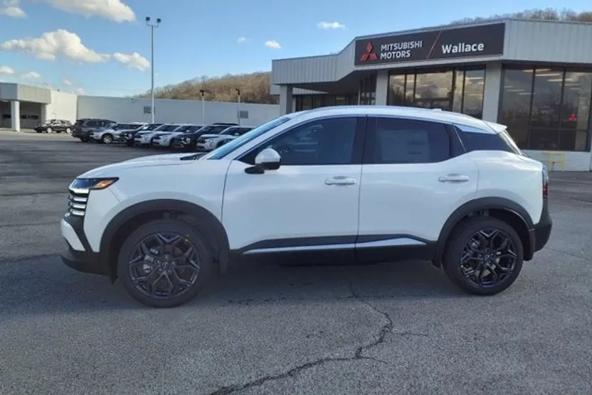 2025 Nissan Kicks SR photo 1
