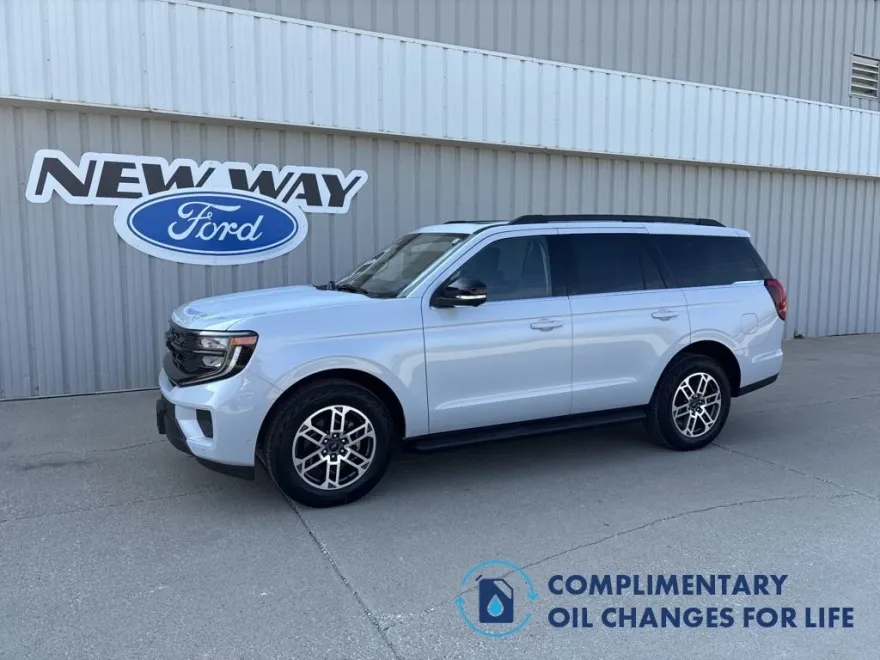 2025 Ford Expedition photo 1
