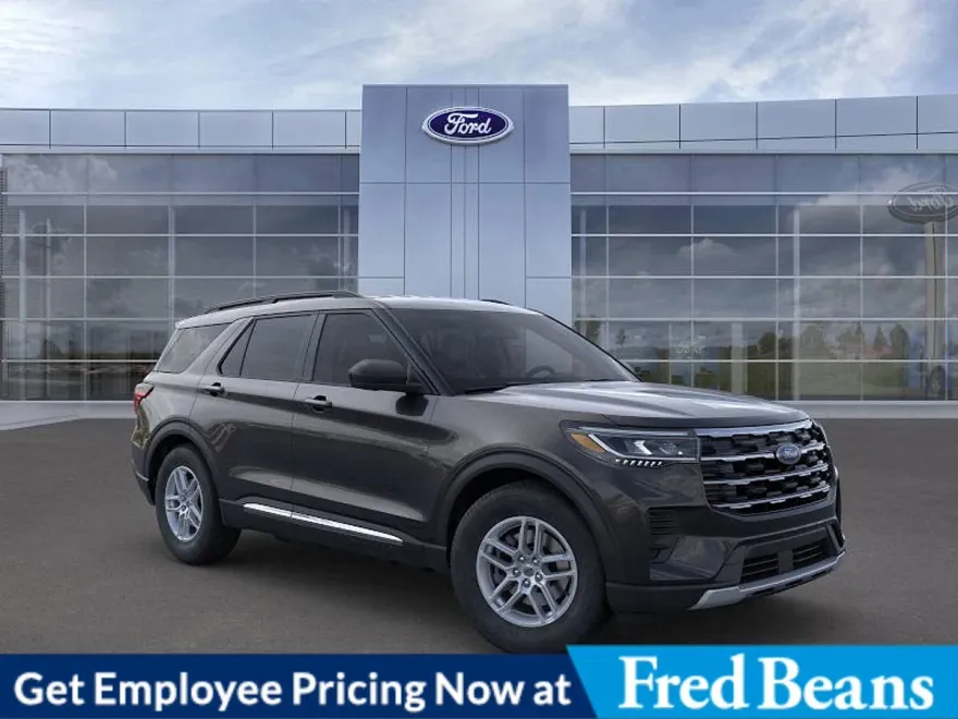 2025 Ford Explorer photo 1