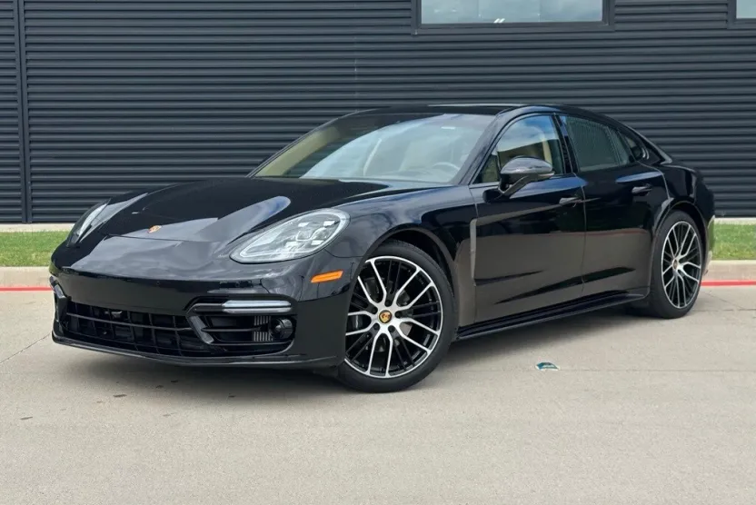 2023 Porsche Panamera 4 Platinum photo 1