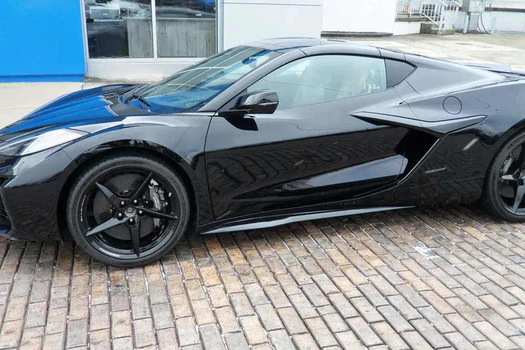 2025 Chevrolet Corvette E-Ray 3LZ photo 1